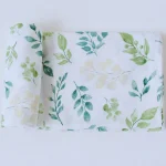 Muslin dekica iz 100% bombaža z vzorcem zelenih listkov, velikost 120x120 cm, primerna tudi za zavijanje dojenčka (swaddle).