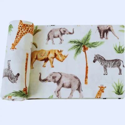 Muslin dekica iz 100% bombaža z vzorcem živali, velikost 120x120 cm, primerna tudi za zavijanje dojenčka (swaddle).