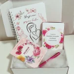 Komplet planer Najino prvo leto in kartice za dojenje - punčka