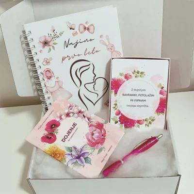 Komplet planer Najino prvo leto in kartice za dojenje - punčka