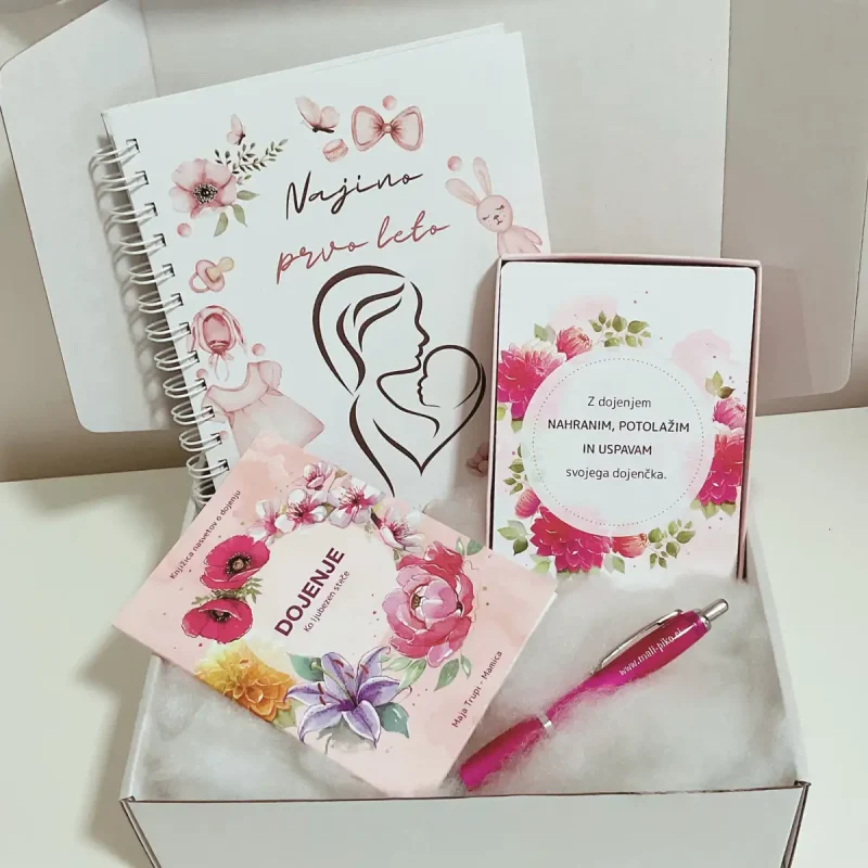 Komplet planer Najino prvo leto in kartice za dojenje - punčka