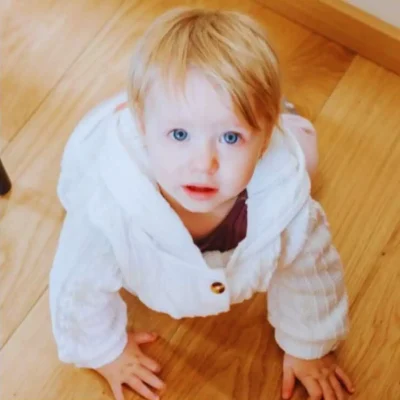 Model _ bombažna jopa Bela 1