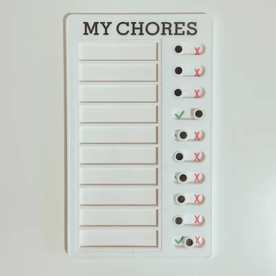 Tablica Pomagam doma - bela